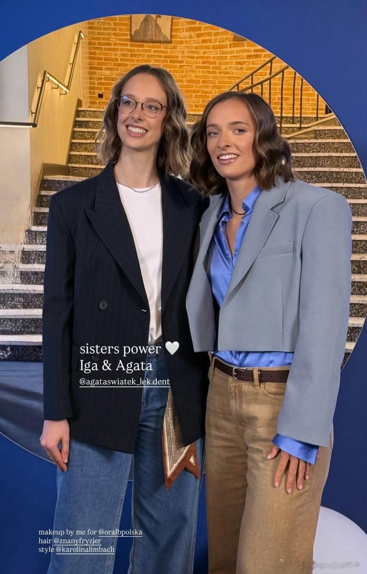 🇵🇱斯瓦泰克和姐姐一起出席活动网球talking大会