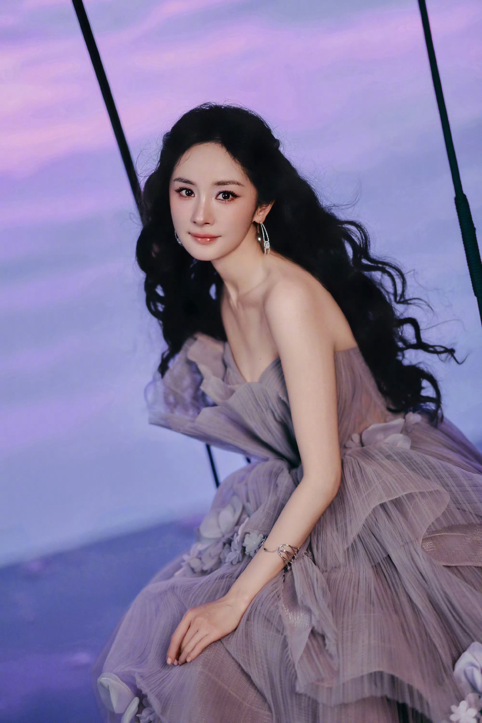 杨幂藕粉色抹胸纱裙看的出她是公主～[爱慕] ​​​