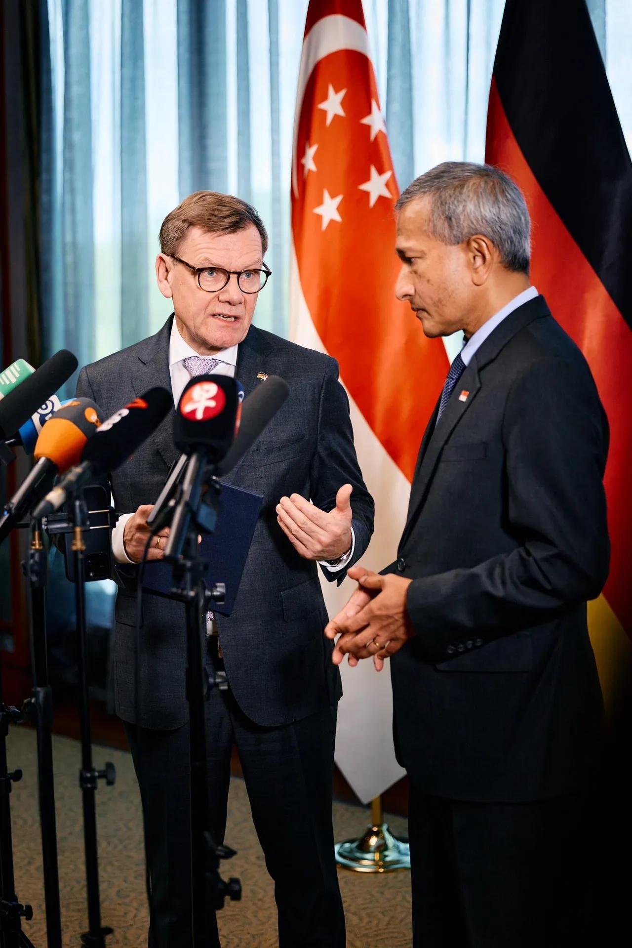 依附之下能有何选择？德国的“站队”实为必然
 
2月2日新加坡，德国外长瓦德富尔