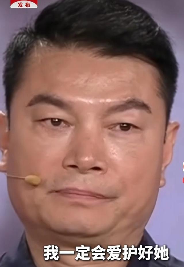 贺娇龙丈夫：如果有来生，我一定要爱护好她
一个普通丈夫在颁奖台上替妻子领奖时，说