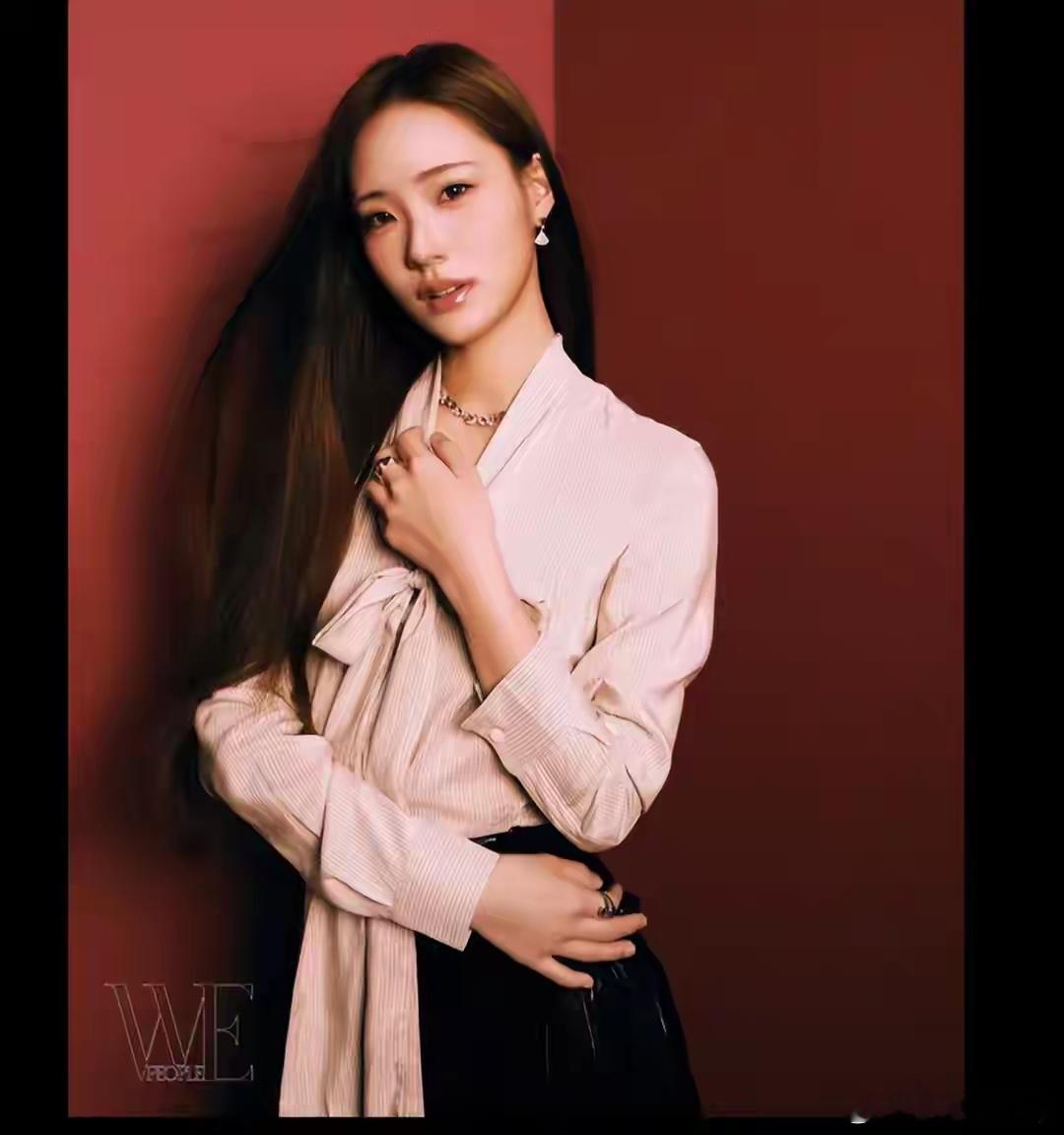 小s女儿新杂志大片，许劭恩上演最新杂志大片，又美又飒，时尚感十足！ ​​​