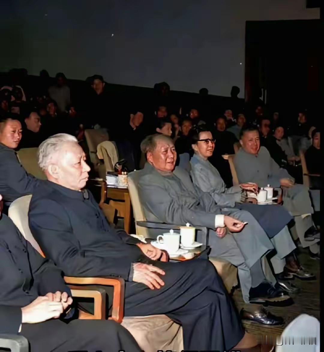 伟大的时代造就伟大的领袖，
伟大的领袖掌舵伟大的国家！