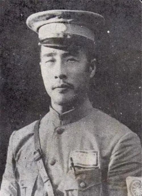 1938年1月24日， 韩复榘在关押的小楼被特务枪杀。蒋介石训斥戴笠：“怎么向头
