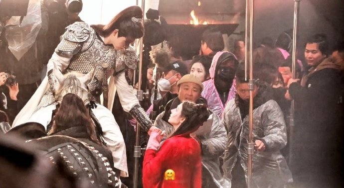 迪丽热巴女鬼王装柔弱  迪丽热巴我见犹怜女鬼王  啊啊啊啊什么时候播啊救命 