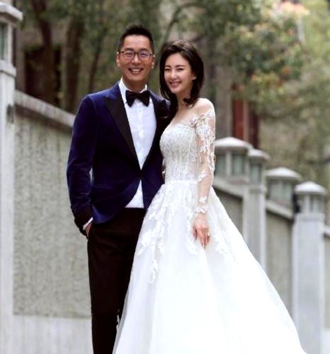2016年，张雨绮和相识70天的富商袁巴元闪婚，不久后就火速生下了一对龙凤胎，没