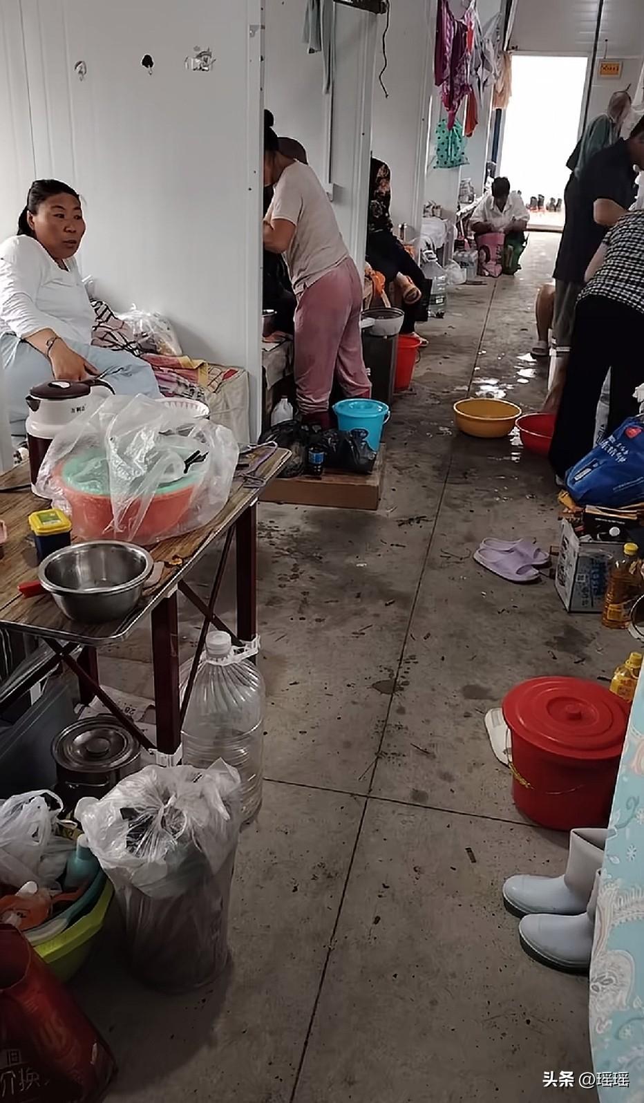 我住的比他们好，可是存款没他们多[泪奔][泪奔][泪奔]