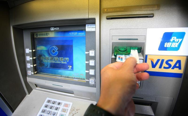 2月26日辽宁本溪，就是这么巧！男子到ATM机存钱却没到账怀疑遭诈骗 ，报警求助