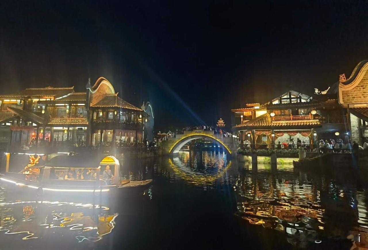 李庄是一个运营得不错的文旅项目。
图文原创：成都椒哥
春日生活打卡季