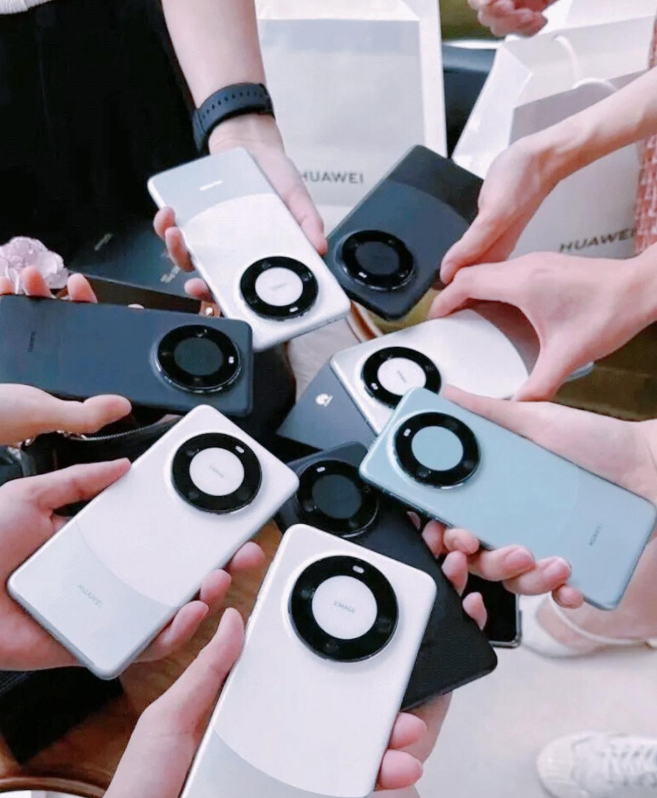 整个部门同事都换了华为Mate60 Pro是怎样的体验？刚看到有网友说，整个部门