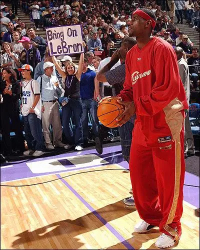 骑士詹姆斯nba 首秀[照相机] ​​​