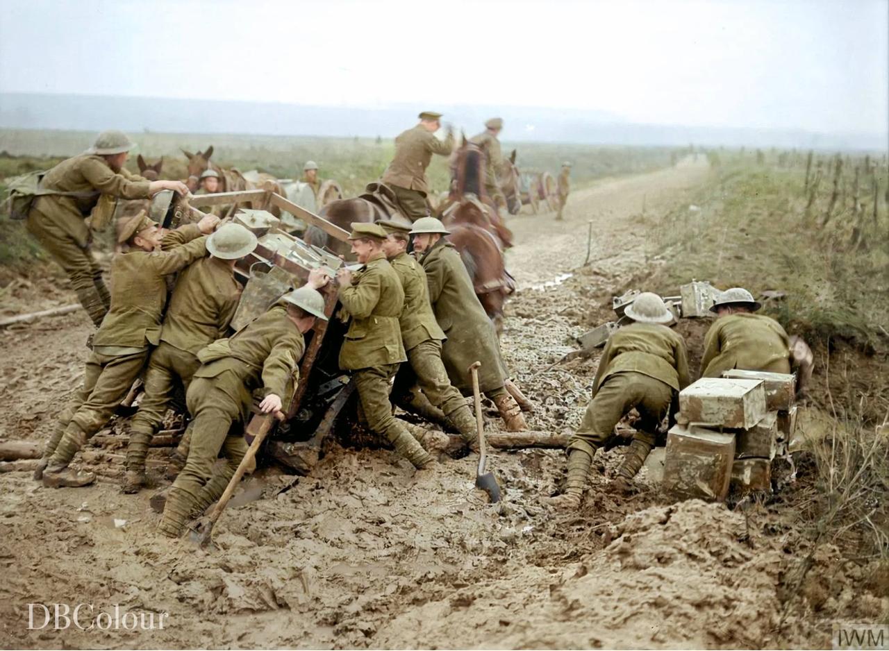 1917 年 11 月 23 日，
士兵们从康布雷西南 7 公里处的 Marco