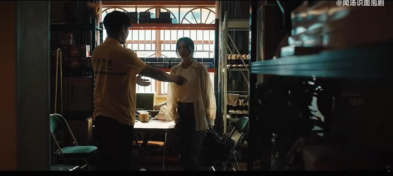 他逃她追他让这俩插翅难飞 《除恶》这段戏完全没有多余铺垫，冲突说来就来，三人纠缠