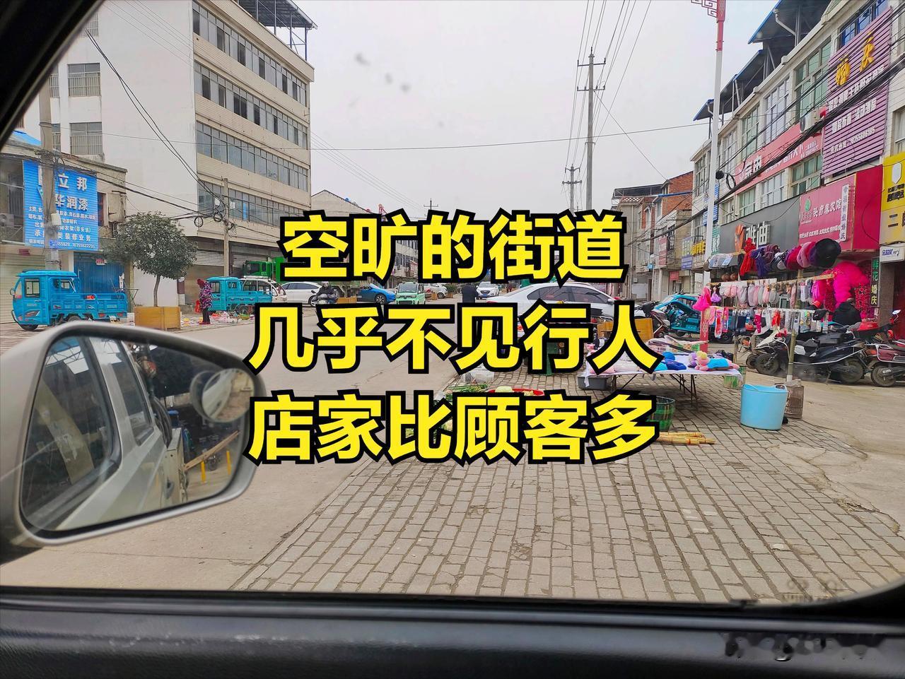 水泥路户户通，百姓大舞台村村有，亮化工程拉长了暮归的老农身影，健身器材呵护着他们