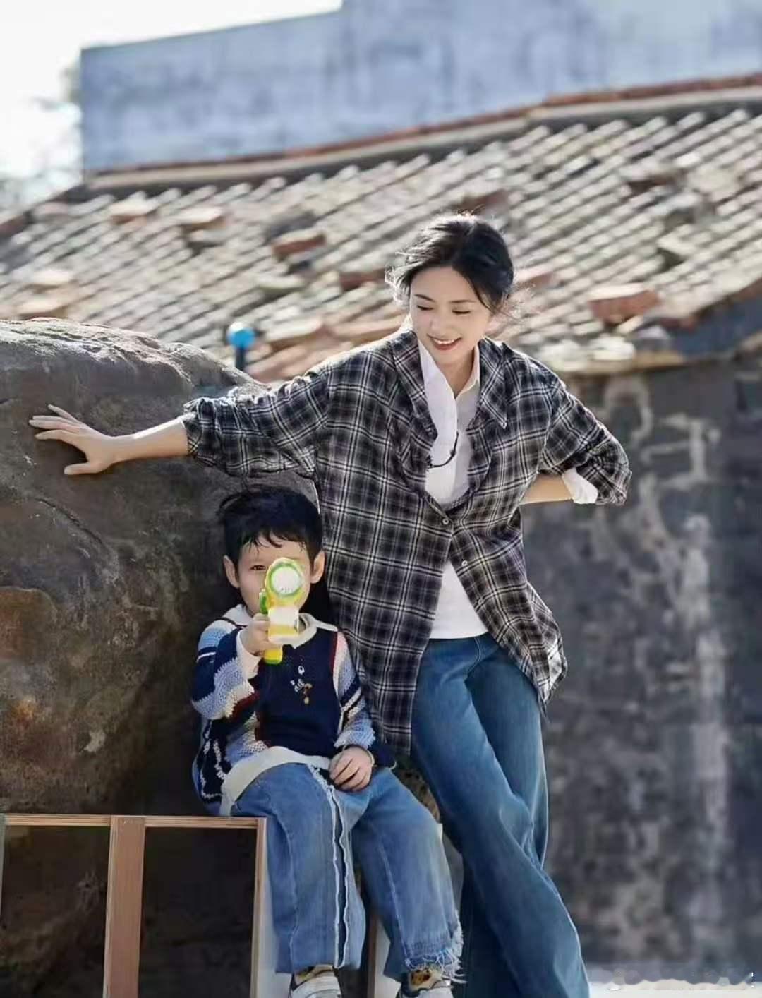 沈月照见无数妈妈被抹去的付出看见妈妈的辛苦，接纳她们的情绪，每一份默默付出都值得