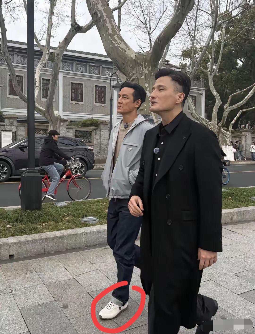 有谁知道吴彦祖白色的鞋子是什么牌子的？