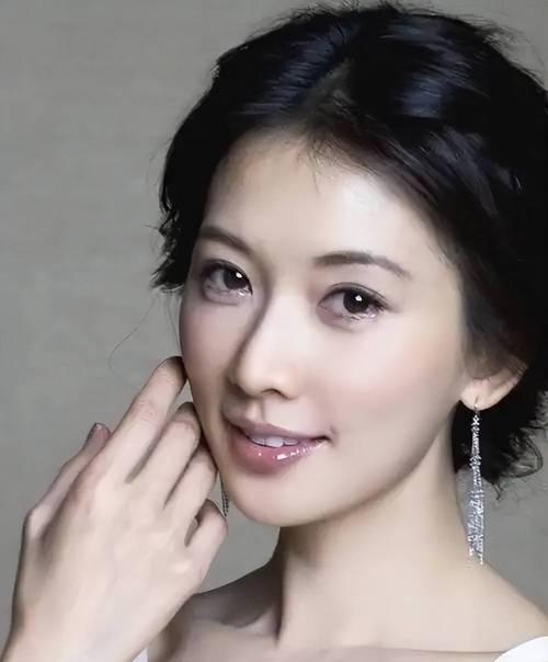 51岁林志玲面相大变！不是衰老也不是医美，8年婚姻磨平了女神灵气
 
林志玲的面