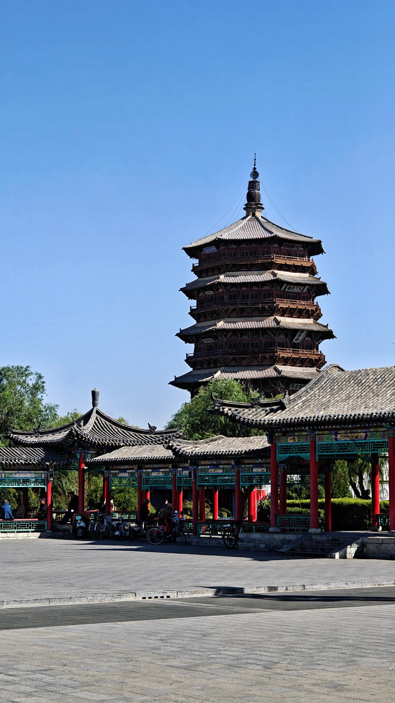 最近有这个说法，说是应县木塔，要进行拆除，重修重建。是因为塔身现在倾斜得有点严重