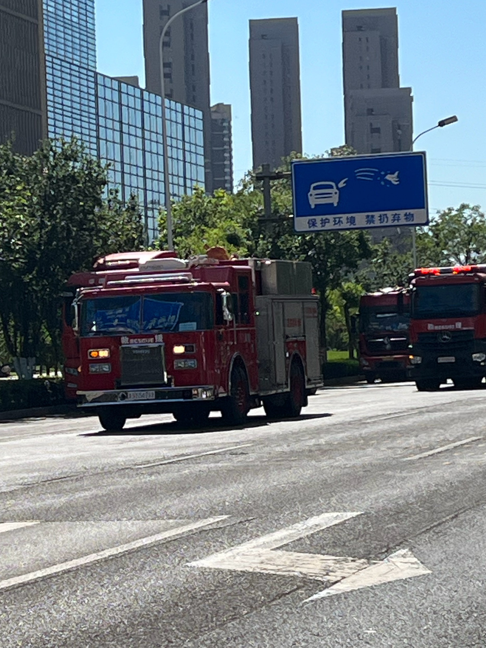 这个消防车，外观可是太美系了特别是侧边的操作面板（没拍到），贼复古 天津