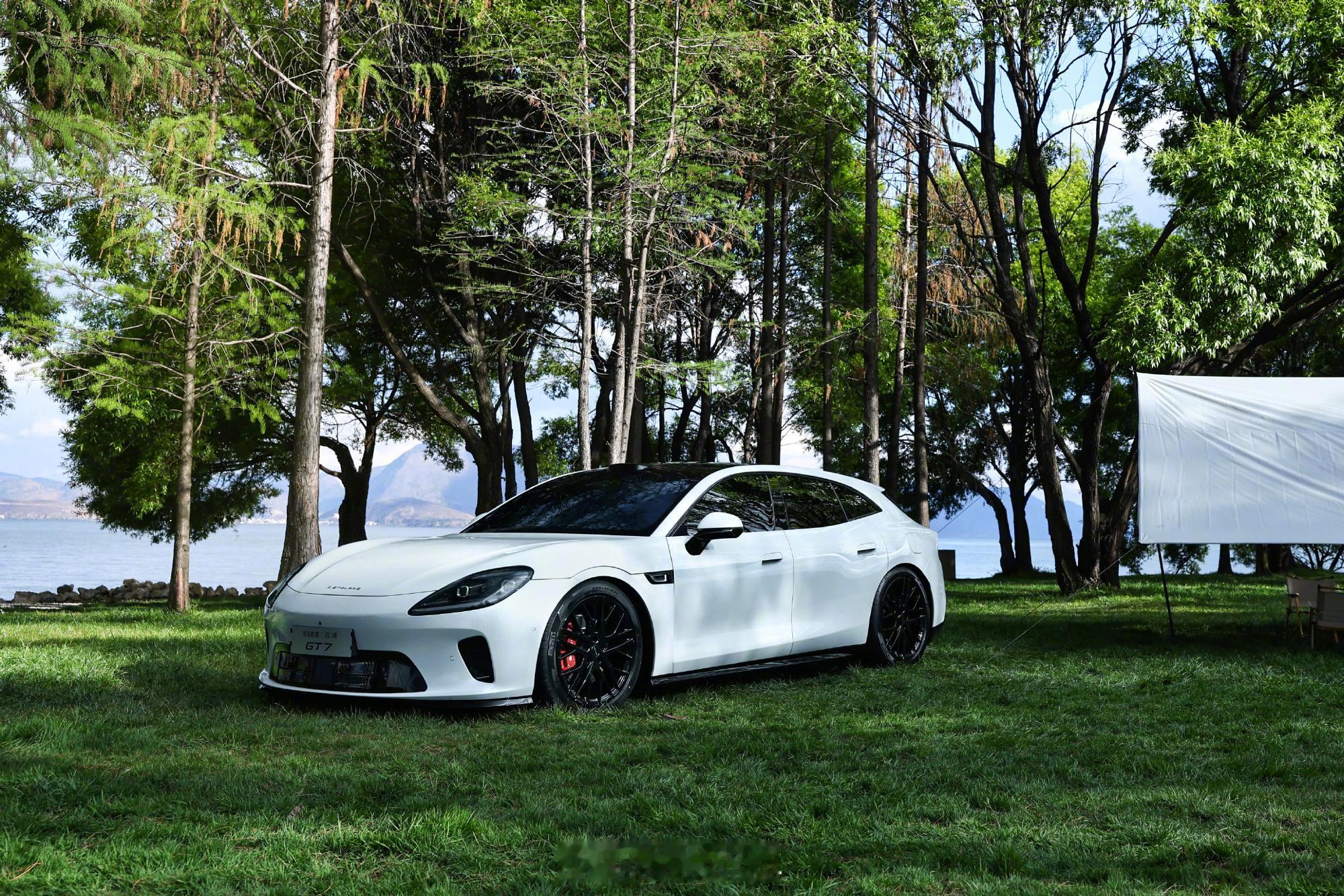 华为全新一代技术上车启境GT72026北京车展的热门车，启境GT7确实值得关注。