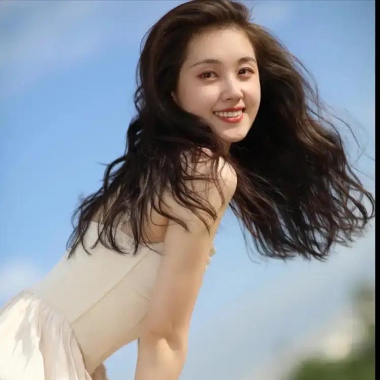 这位短剧演员真好看，她演的一部短剧创下了30亿播放量的记录

郭宇欣1999年生