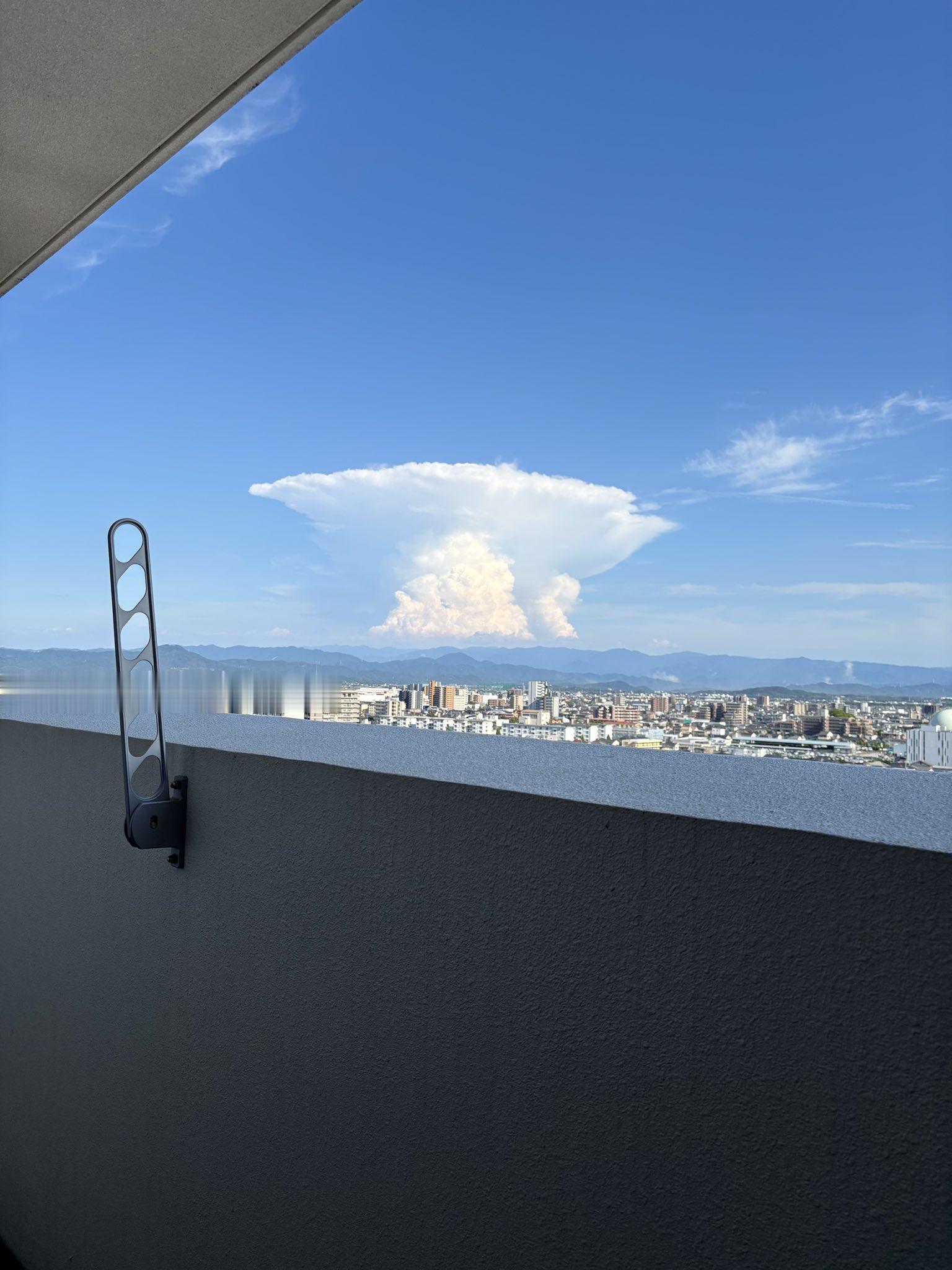 🔻看到这个没绷住，地震后熊本当地居民拍到的奇怪云。日本7.1级地震民众哭喊声一