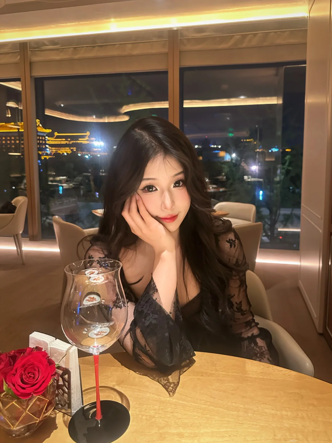 170/118氛围感十足的蕾丝连衣裙‼️约会战袍～