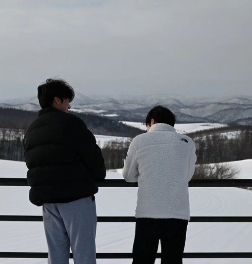 #英雄联盟#  小花生的ins上晒出北海道的绝美风景赏雪喝酒好不快活！适时的休息