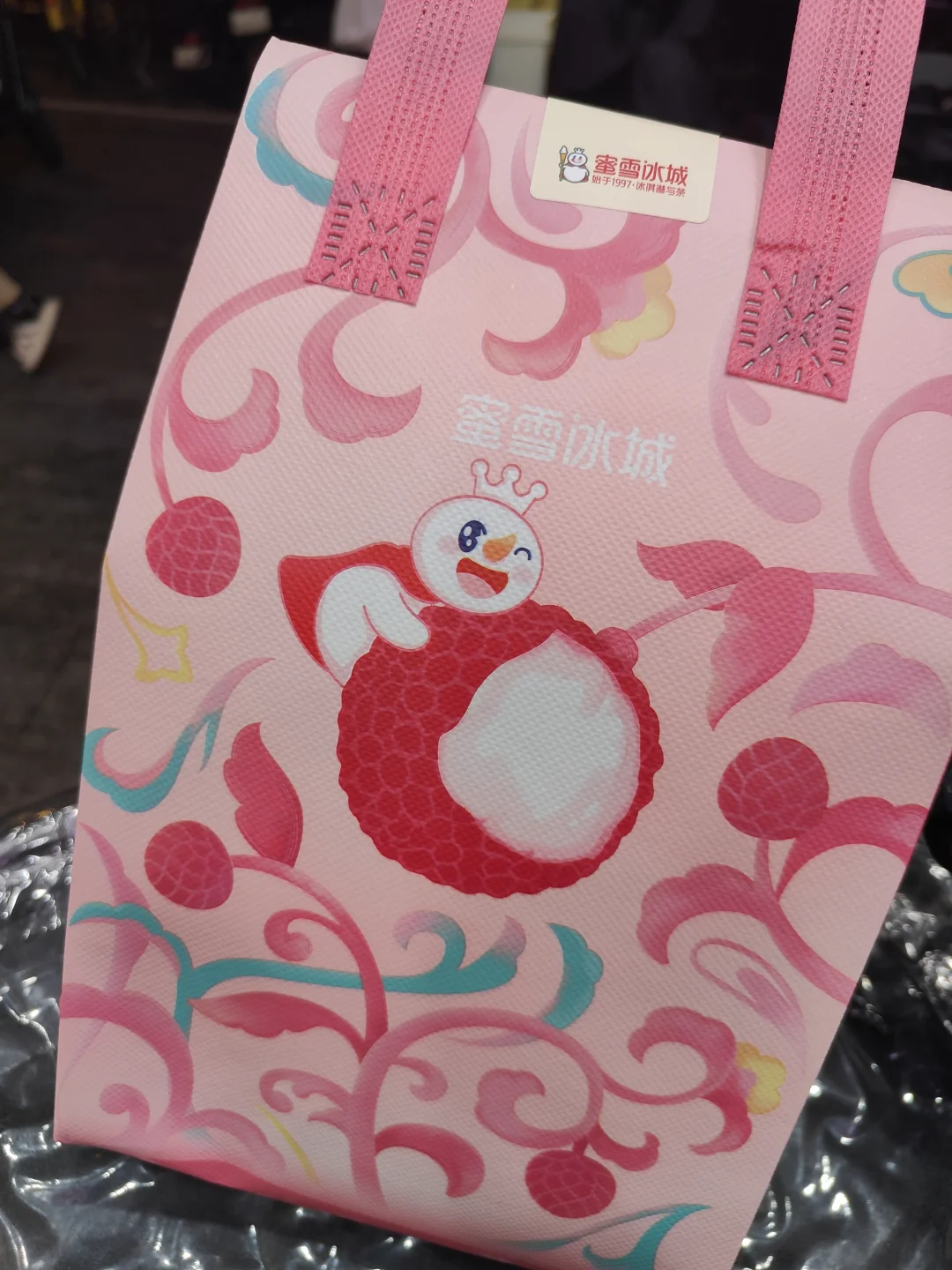 蜜雪冰城新的外卖袋挺好看哒
