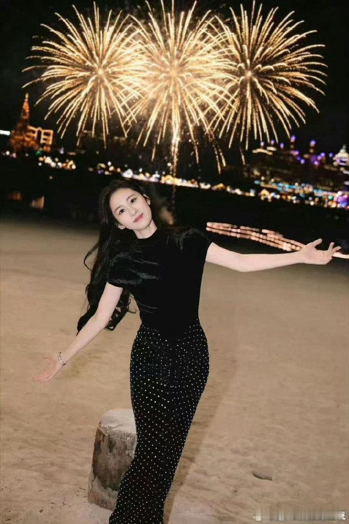 张碧晨张碧晨时隔九年再回歌手歌手首发阵容独特空灵嗓音极具辨识度，一开口瞬间拉回昔