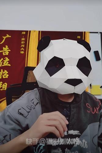 刘大锤曝的90后小生和00后小花恋情，主角是范世錡和张艺凡，二人挽手遛狗同居，疑