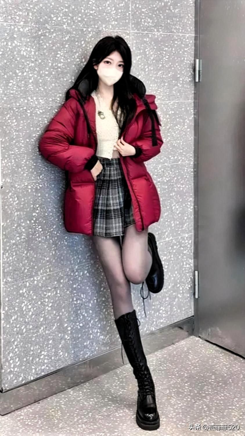 值班限定：今天是红色羽绒服的主场🔴

清明假期第二天
春光明媚，阳光正好
走进