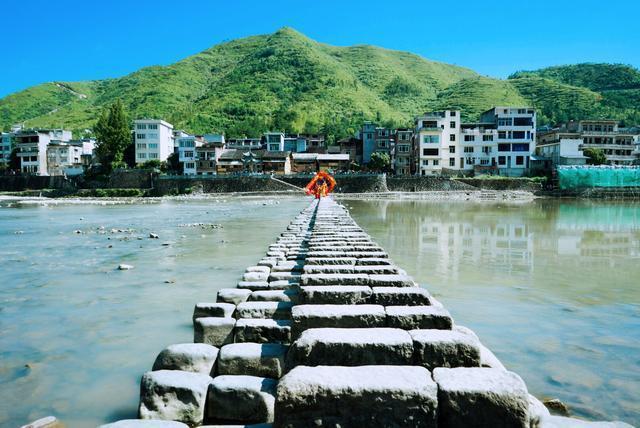 浙江泰顺最不起眼的“全国重点文物”，游客：还以为只是几块石头？

在大家的印象中