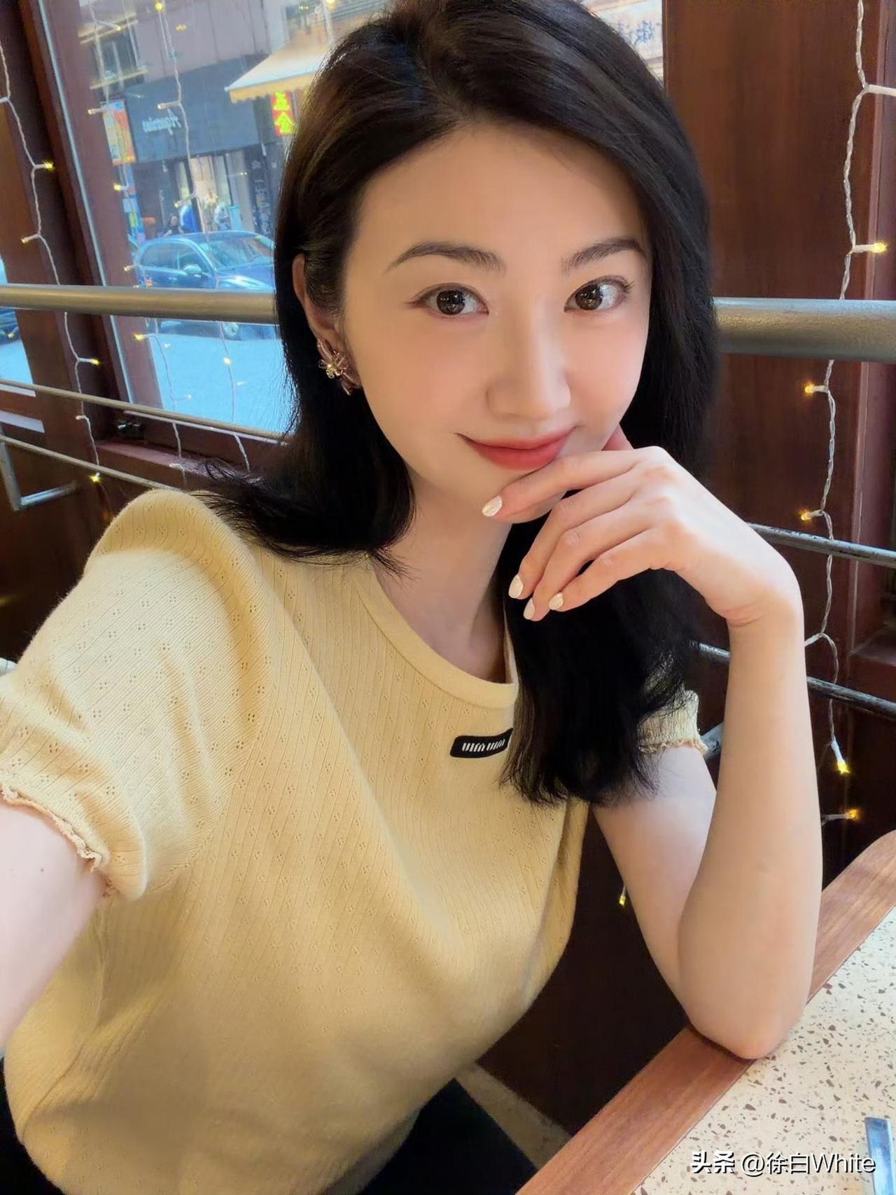 5月22日，今天娱记火力全开，景甜刚否认完，娱记就指名道姓艾特景甜，质问她！
看