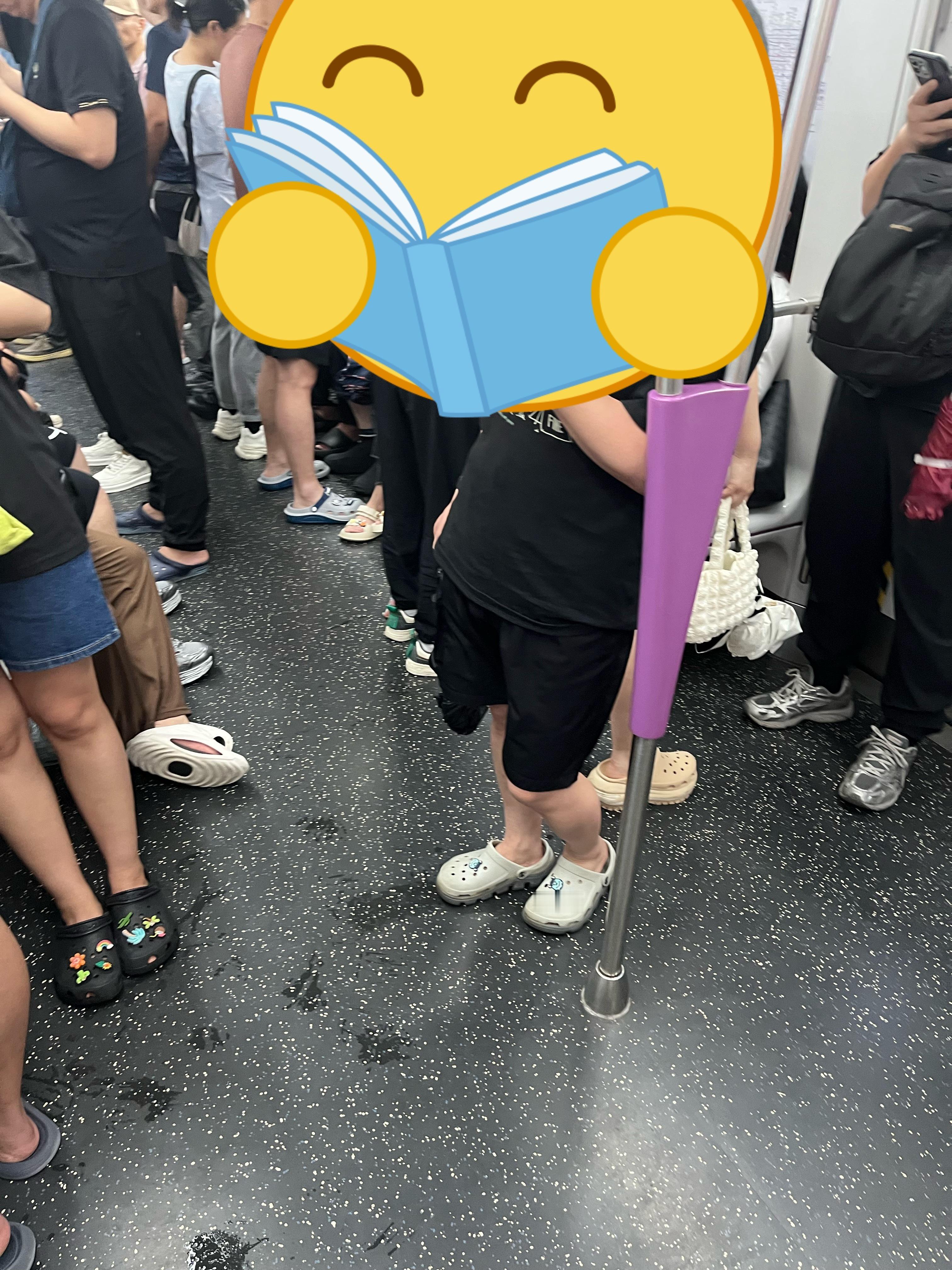 北京下了一夜的大雨，好多地方都淹了，以往公司都会通知居家办公，这次居然没有，那我