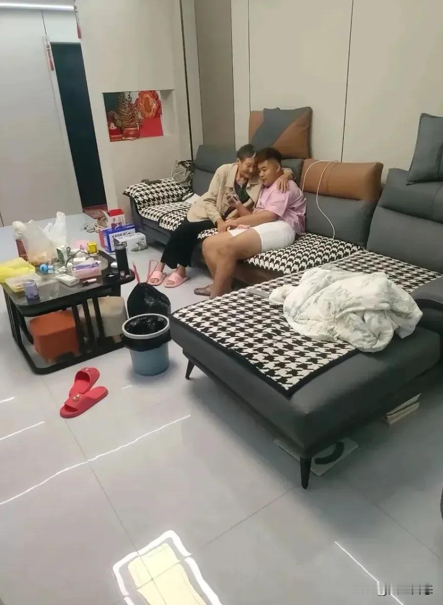 “隔代亲”正在悄悄废掉我们的孩子！14岁孩子被奶奶宠溺，两个月暴肥20斤，奶奶心