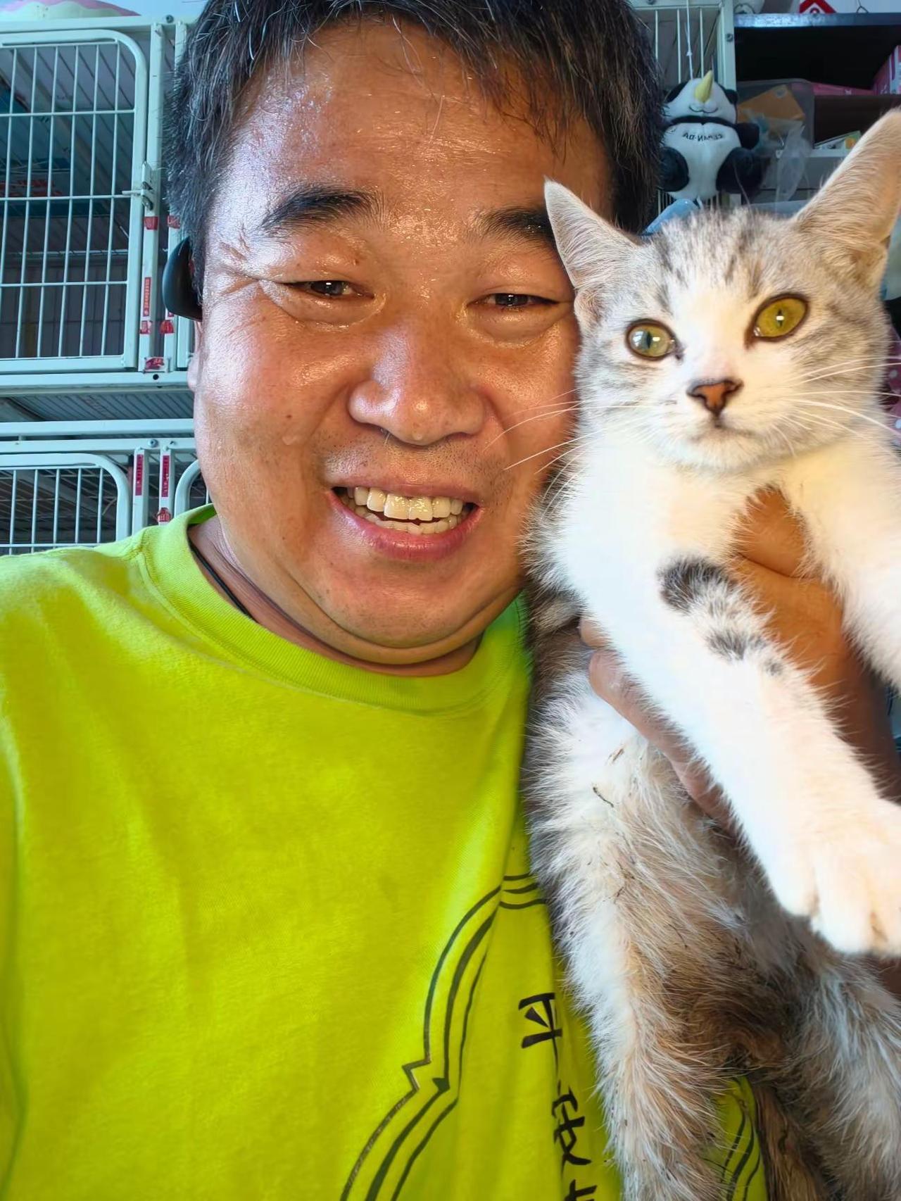 只要是能给这些可怜的毛孩子找到好人家，一些人的冷嘲热讽都无所谓！至少我有勇气，我