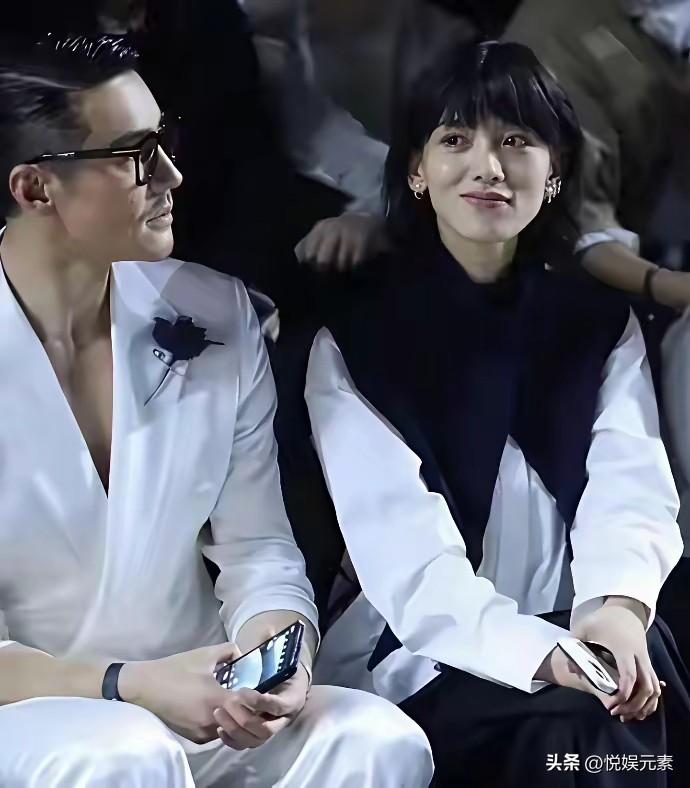 著名男模胡兵旁边美女很亮眼，
据说是刘恺威新女友，
难怪气质卓越不一般，
与一线