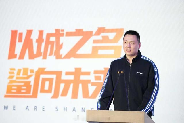 12月11日上午，上海久事男篮在上海奥林匹克俱乐部丽笙酒店举行2025-2026