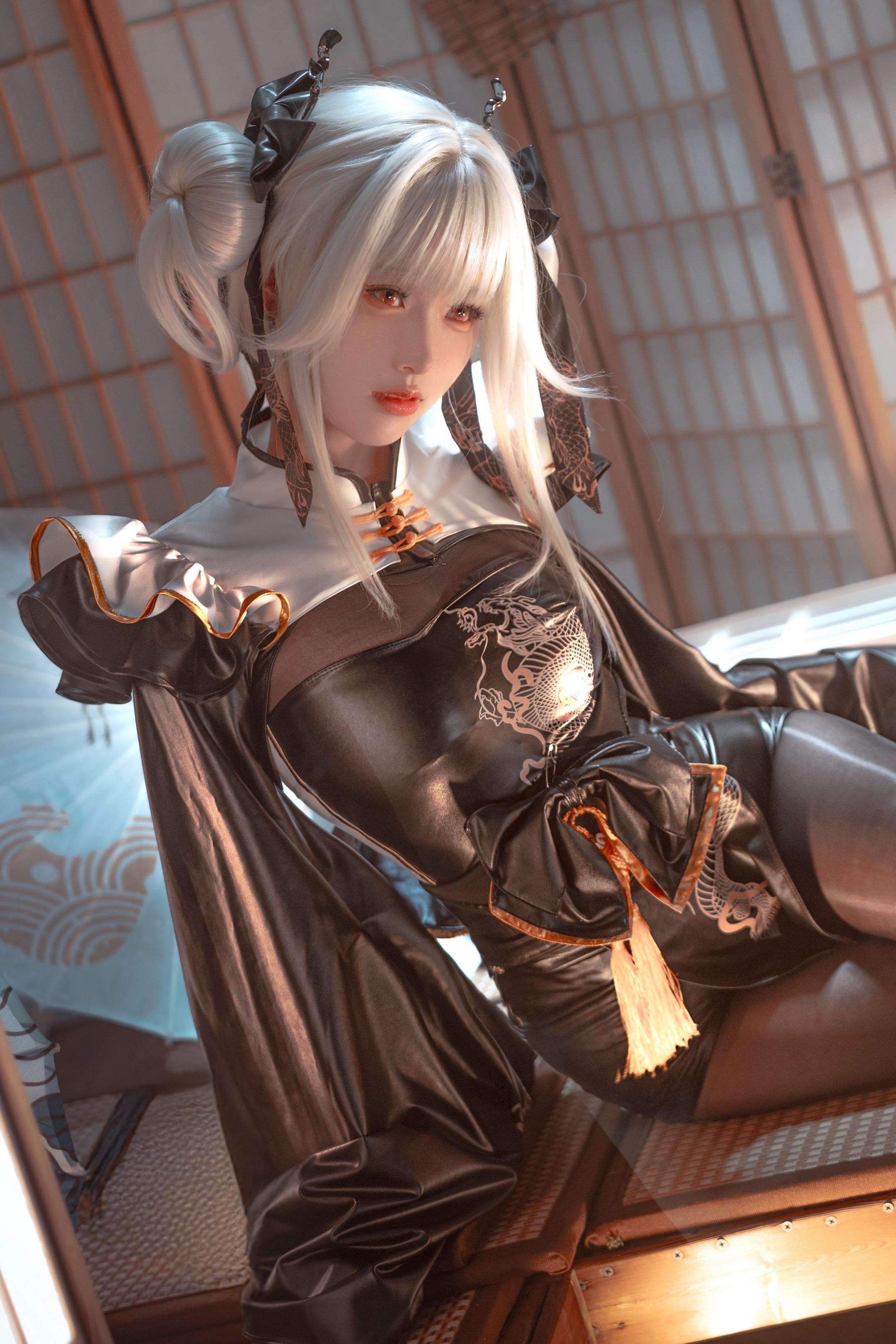 能带来幸运的兔兔哦～ 白兔布兰尔cos：  棚子：  摄影后期：我