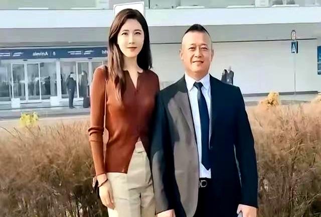 49岁，被镜头定格时仍美丽大方。
她被誉为“两百年难遇的美人”，年轻时确实靠美貌