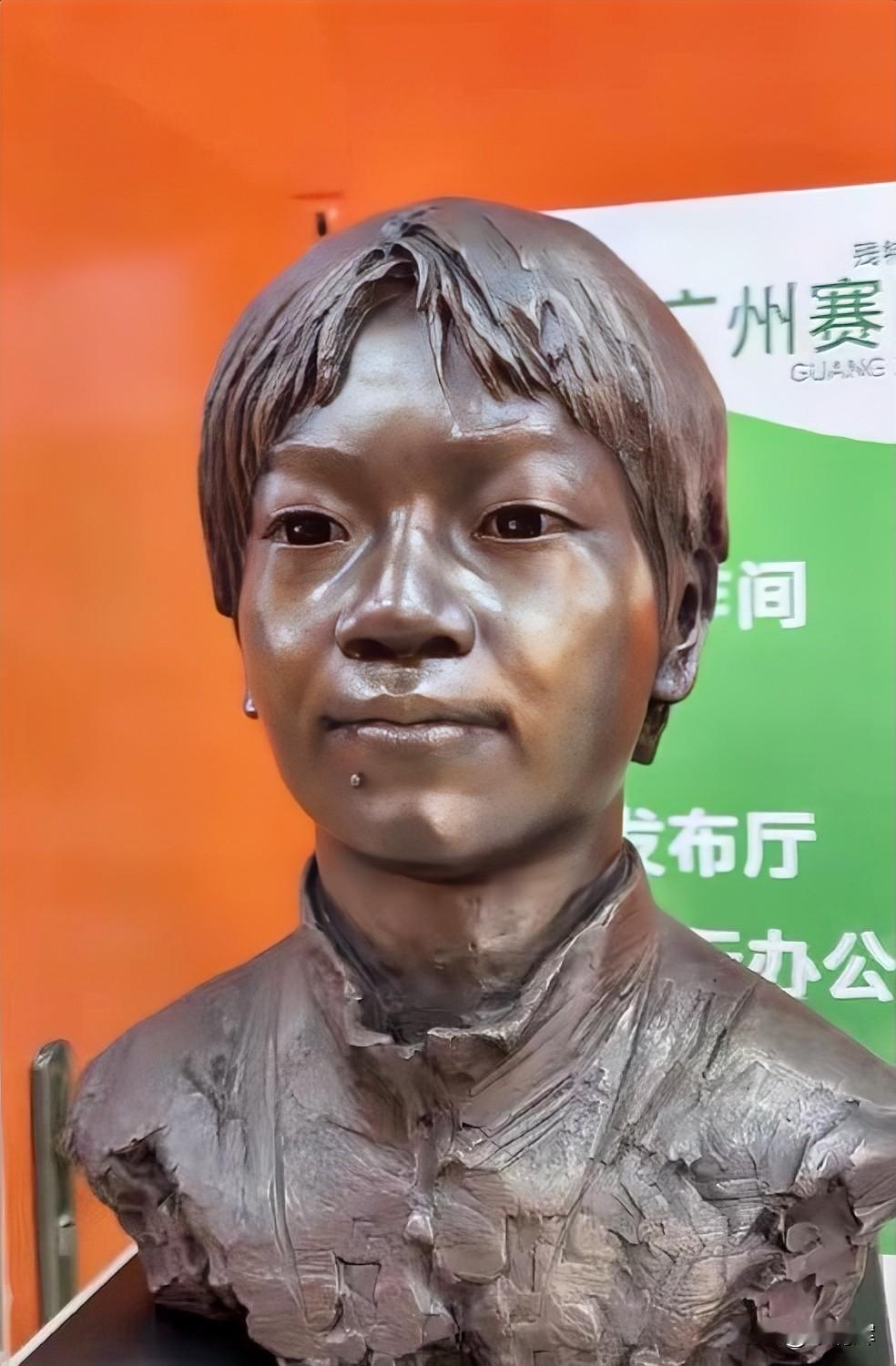 现在造神太疯狂！越是以不理性的方式拔高一个人，未来就越可能以同样不理性的方式将她