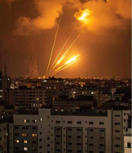 从嚣张到狼狈！以色列终于承认，在12天战争，有75枚伊朗中程弹道导弹直接命中以色