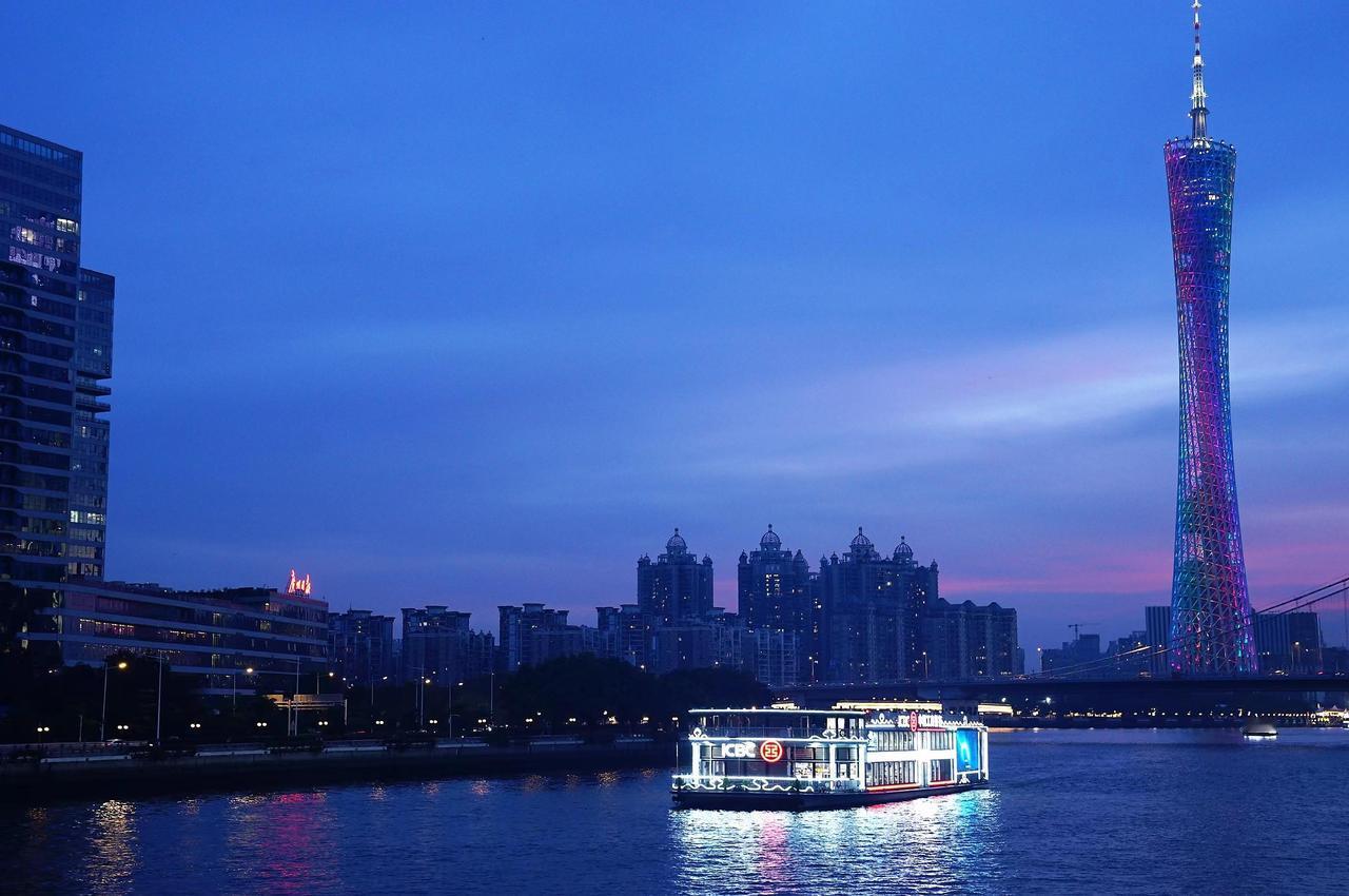 珠江夜游，风景如画，心旷神怡，美不胜收[玫瑰]