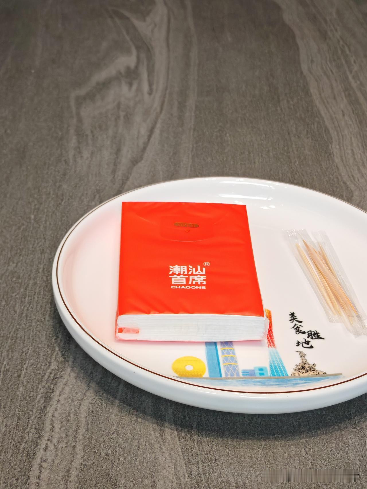 都说食在广州，味在潮汕。潮汕菜，在粤菜体系里，应该是最极致的存在，讲究的是清而不