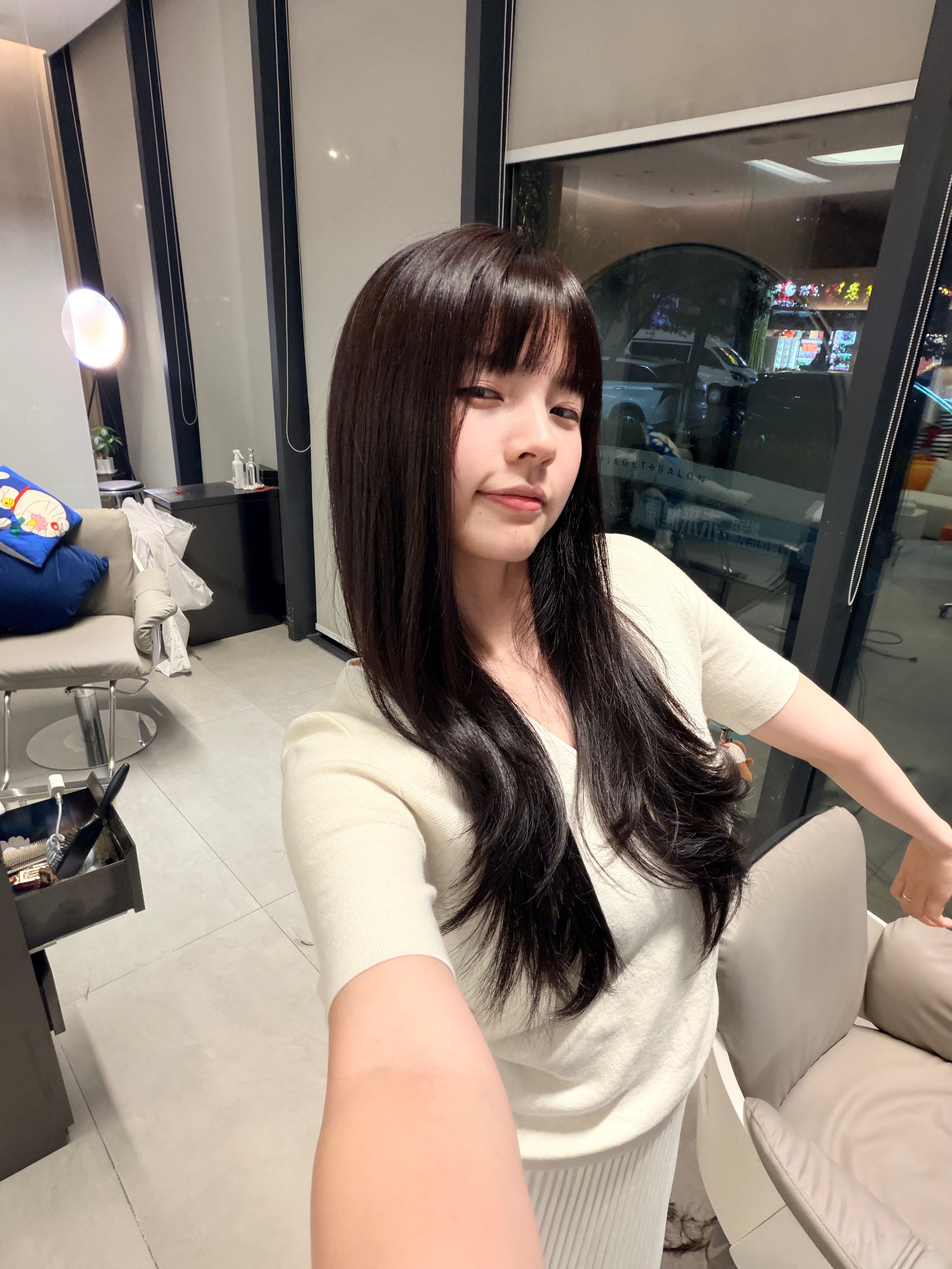 冬季限定的刘海回来了，笑着走出理发店了 宁波