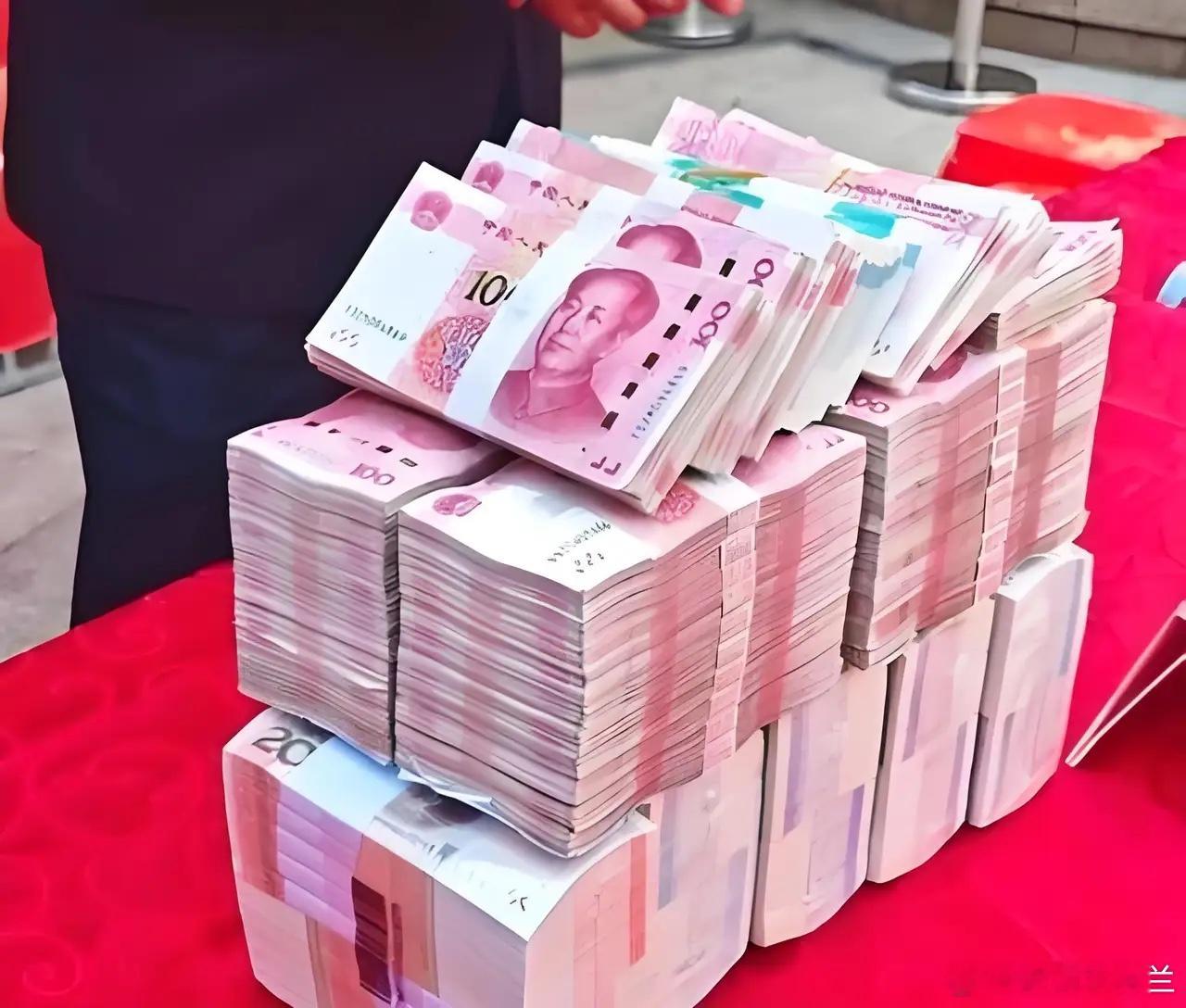 为何我们国家不喜欢直接全民发钱？今天我换个角度跟大家好好聊聊！先看一组真实数据：