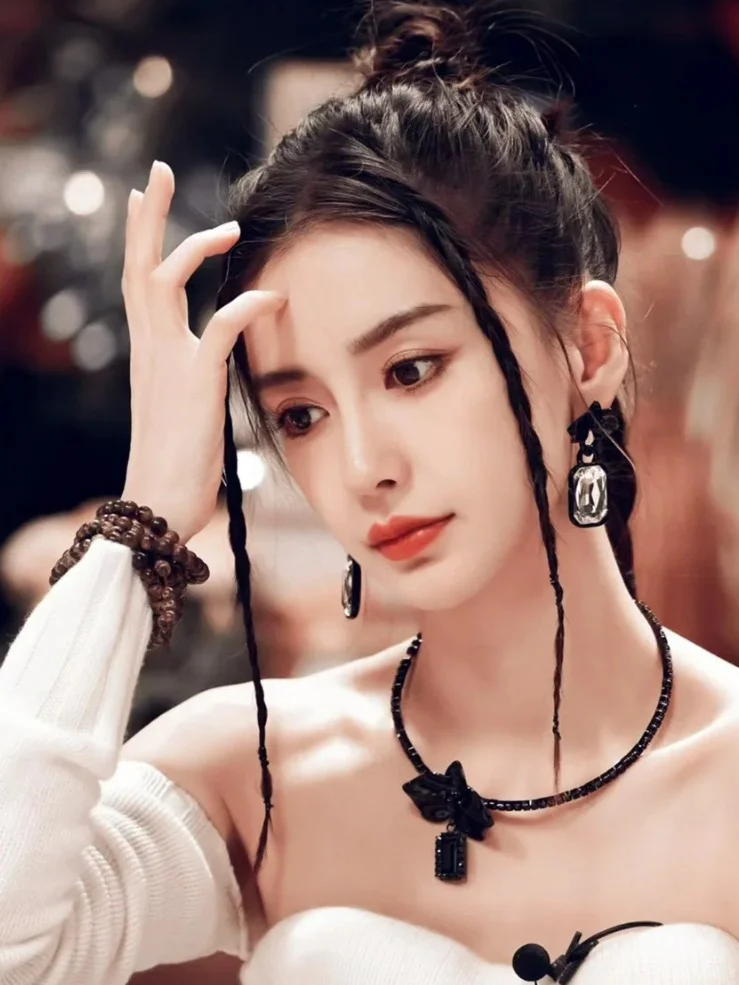 明星同款的沉香多圈手串📿好闻好看好搭~