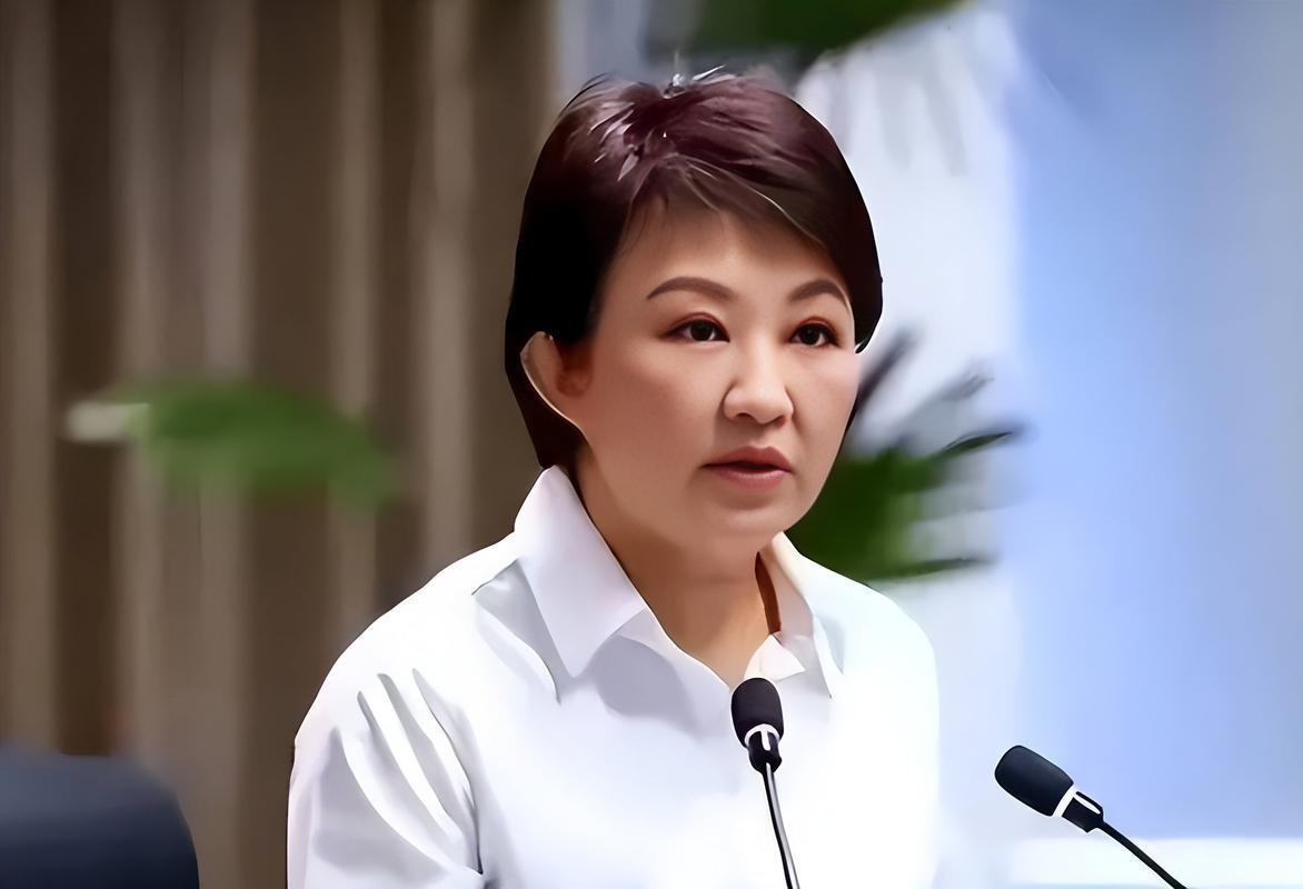 台湾地区政坛再起波澜，民进党终于把目标盯向台中，检调突然搜索台中市政府，约谈包括