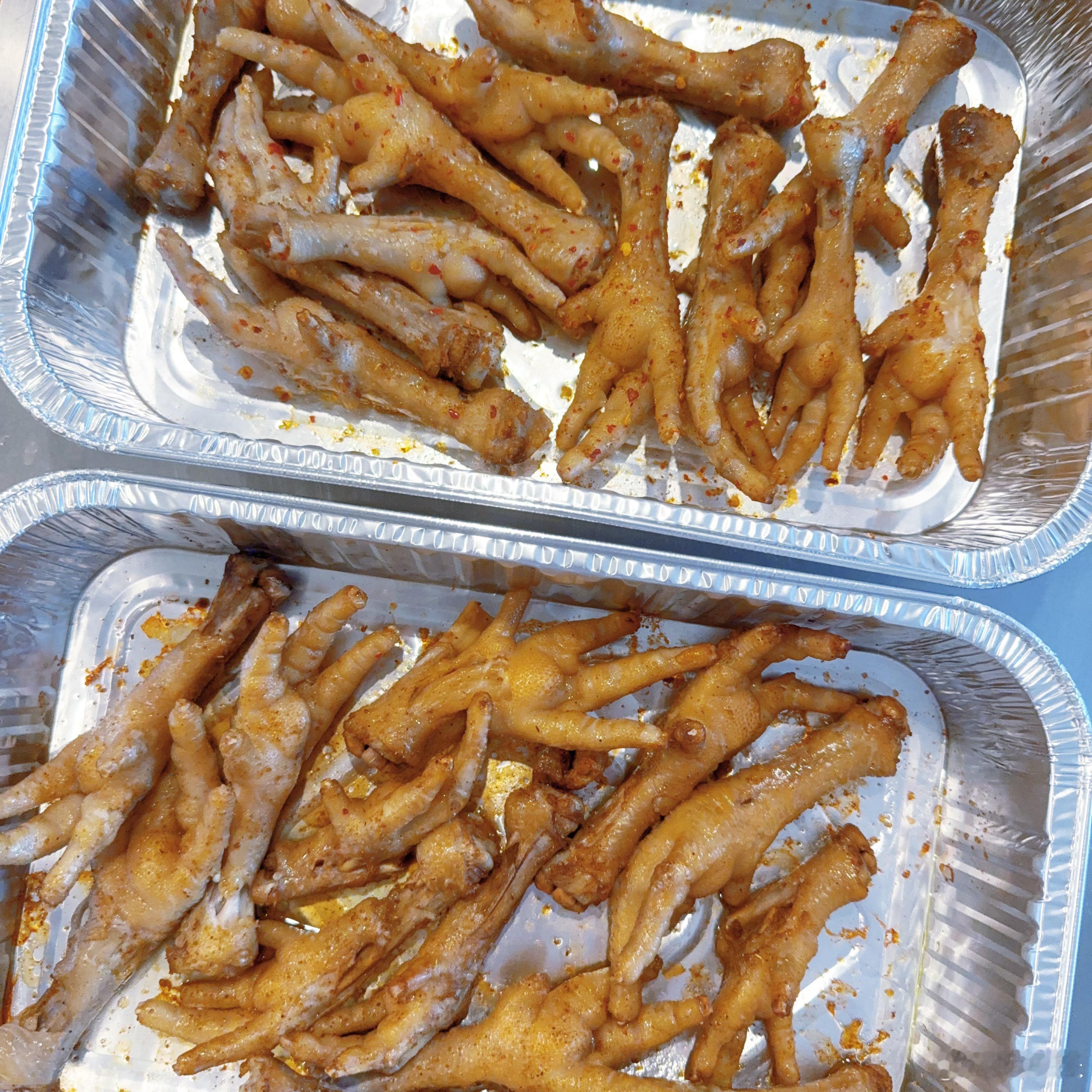 家庭版烤孜然鸡脚吃不了辣但又想有微微微辣感就撒了一丢丢子辣椒面太好吃啦