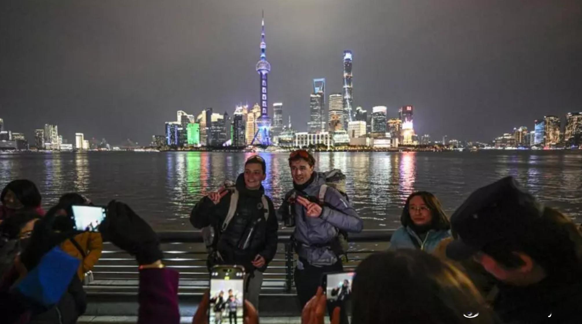 历时518天、徒步超1.28万公里：两名法国青年从法国走到上海海外新鲜事 历时一